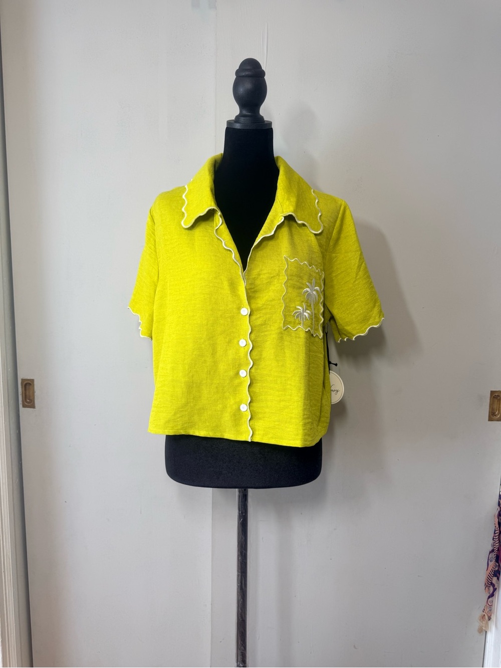 Cropped Button-Front Shirt in Lime Green - Picture 2 of 6